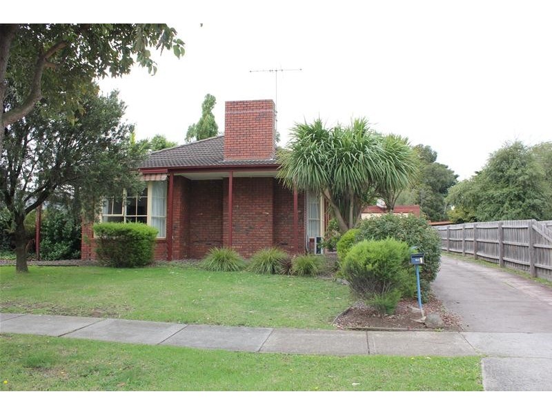 1 St Boswells Avenue, Berwick VIC 3806