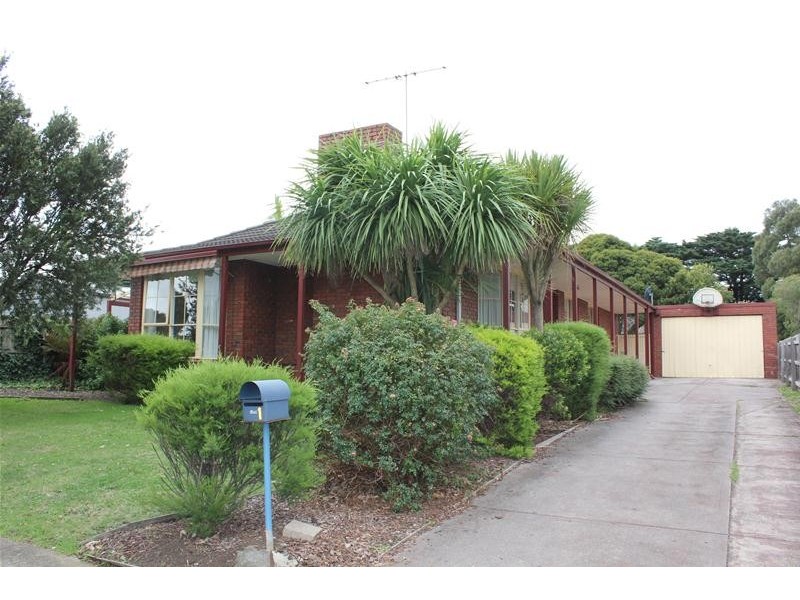 1 St Boswells Avenue, Berwick VIC 3806