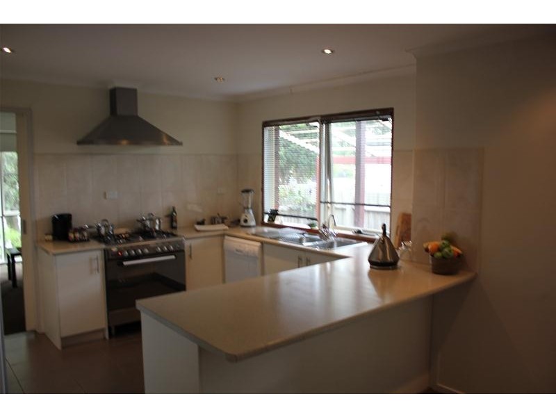 1 St Boswells Avenue, Berwick VIC 3806