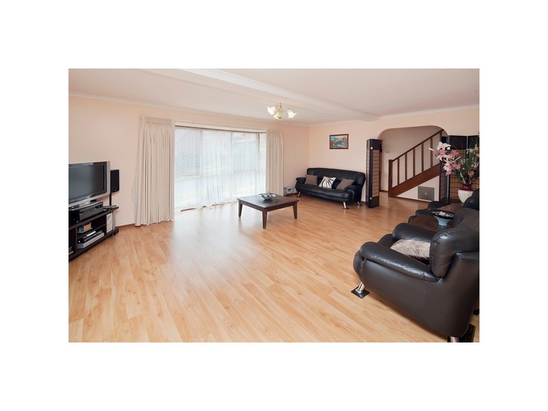 8 Conran Avenue, Endeavour Hills VIC 3802