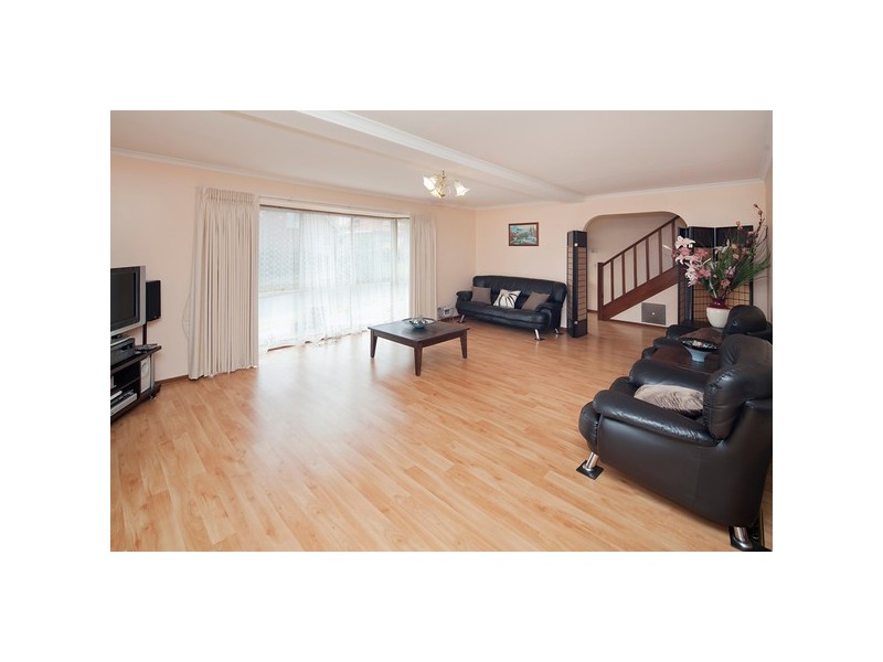 8 Conran Avenue, Endeavour Hills VIC 3802