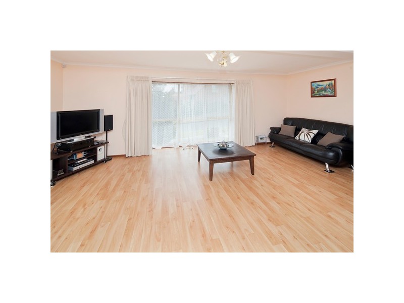 8 Conran Avenue, Endeavour Hills VIC 3802