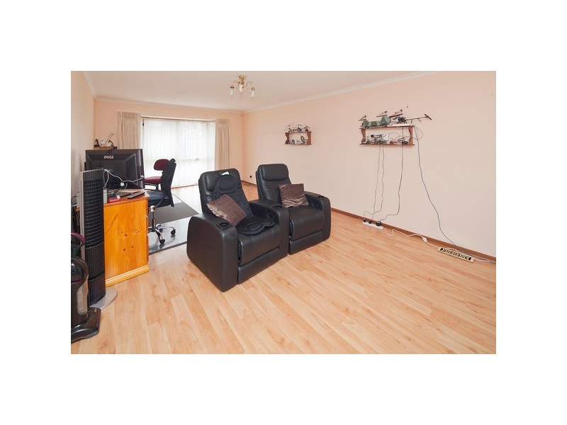 8 Conran Avenue, Endeavour Hills VIC 3802