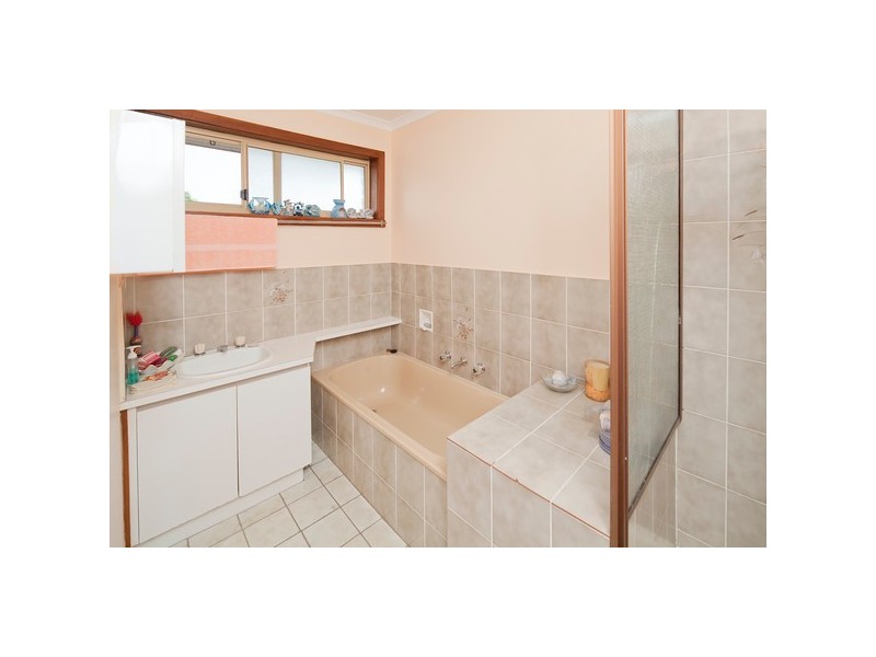 8 Conran Avenue, Endeavour Hills VIC 3802