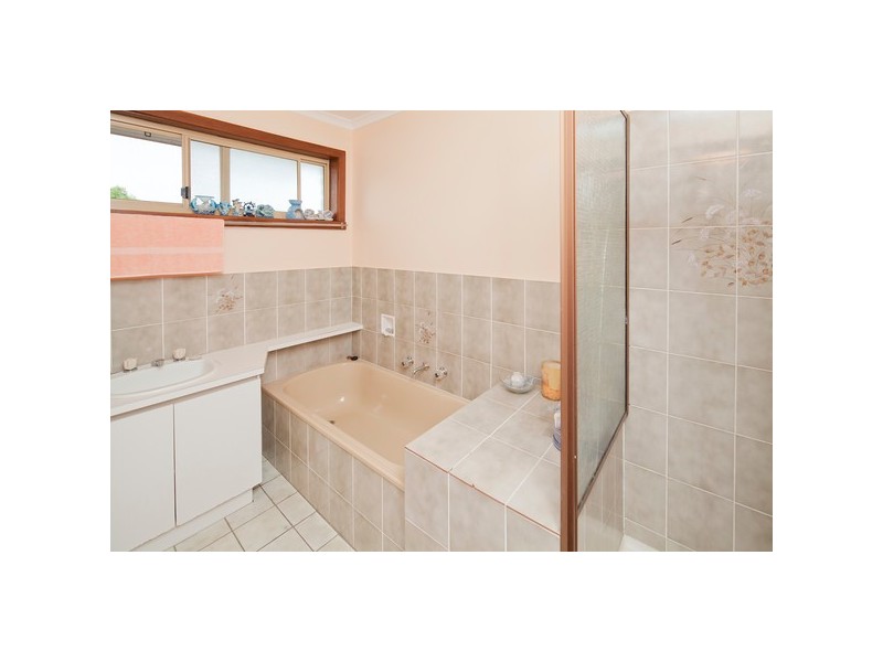 8 Conran Avenue, Endeavour Hills VIC 3802