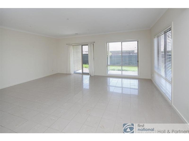 18 Darwin Way, Pakenham VIC 3810