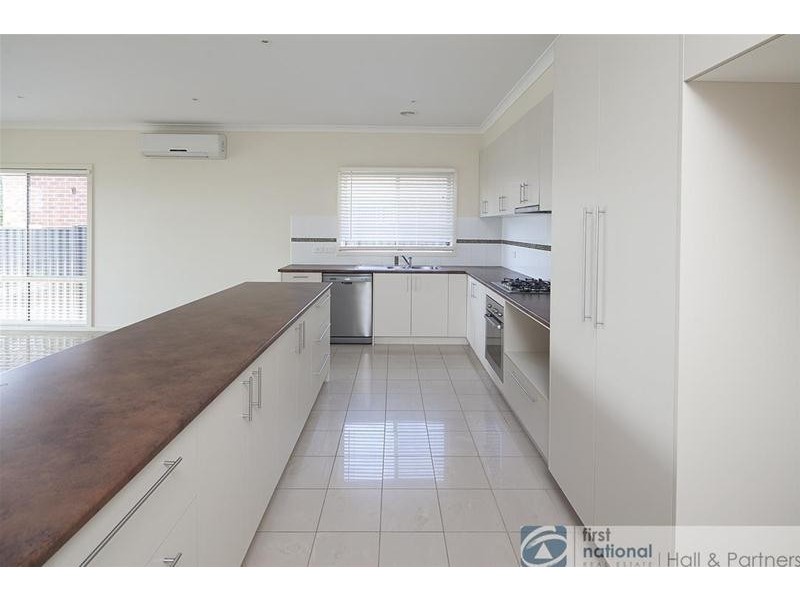 18 Darwin Way, Pakenham VIC 3810