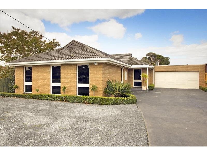 27 Milton Crescent, Mulgrave VIC 3170