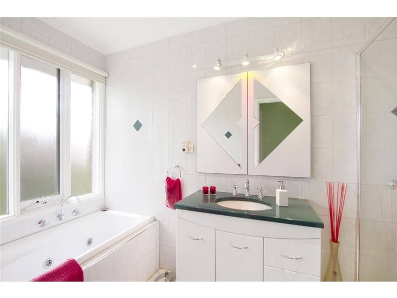 27 Milton Crescent, Mulgrave VIC 3170