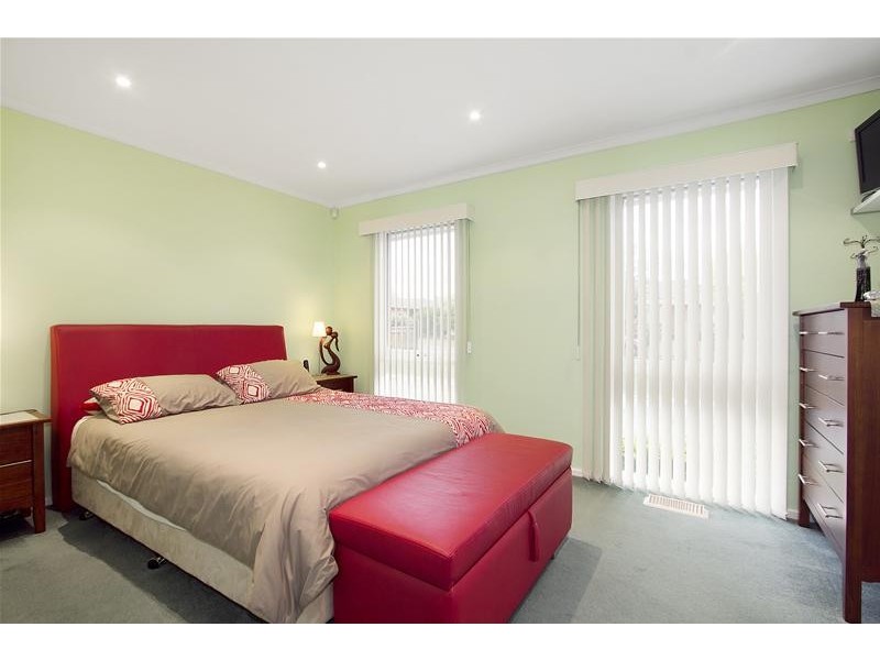 27 Milton Crescent, Mulgrave VIC 3170