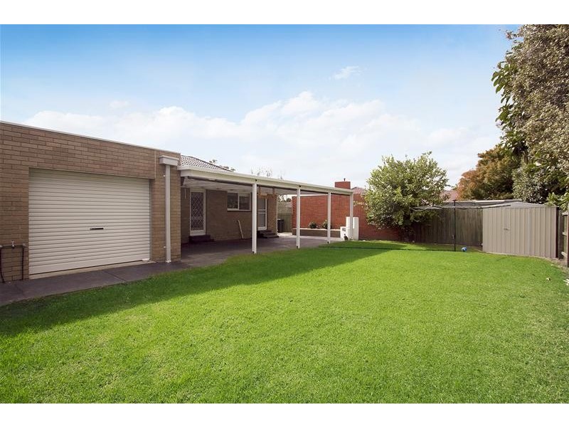 27 Milton Crescent, Mulgrave VIC 3170