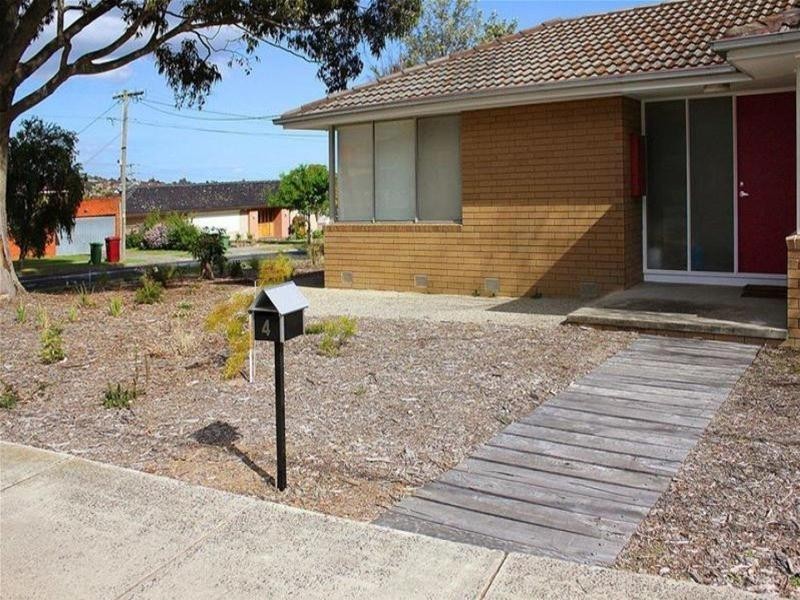 4 Essex Park Drive, Endeavour Hills VIC 3802