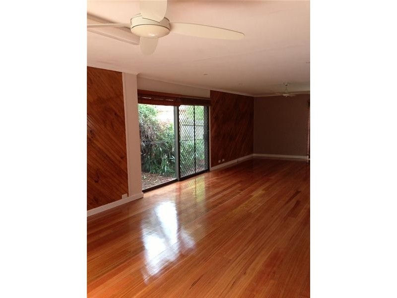 22 Robert Molyneux Avenue, Endeavour Hills VIC 3802