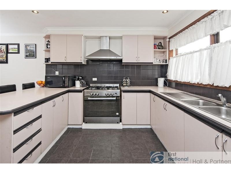 152 James Cook Drive, Endeavour Hills VIC 3802