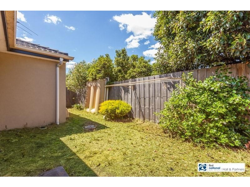 2/18 Hughes Crescent, Dandenong North VIC 3175