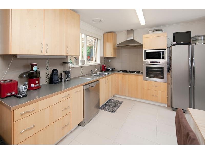 2 Mildura Crescent, Endeavour Hills VIC 3802