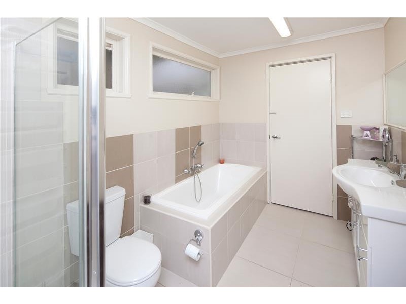 2 Mildura Crescent, Endeavour Hills VIC 3802