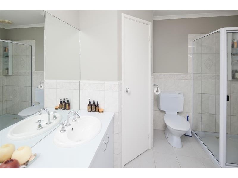 2 Mildura Crescent, Endeavour Hills VIC 3802