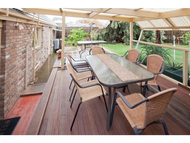 2 Mildura Crescent, Endeavour Hills VIC 3802