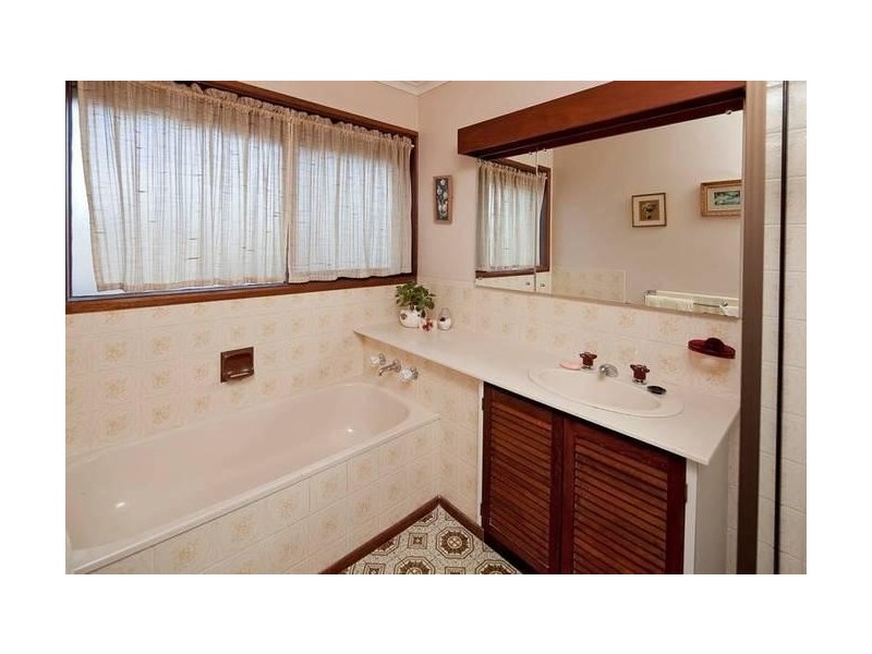 8 Edis Court, Endeavour Hills VIC 3802