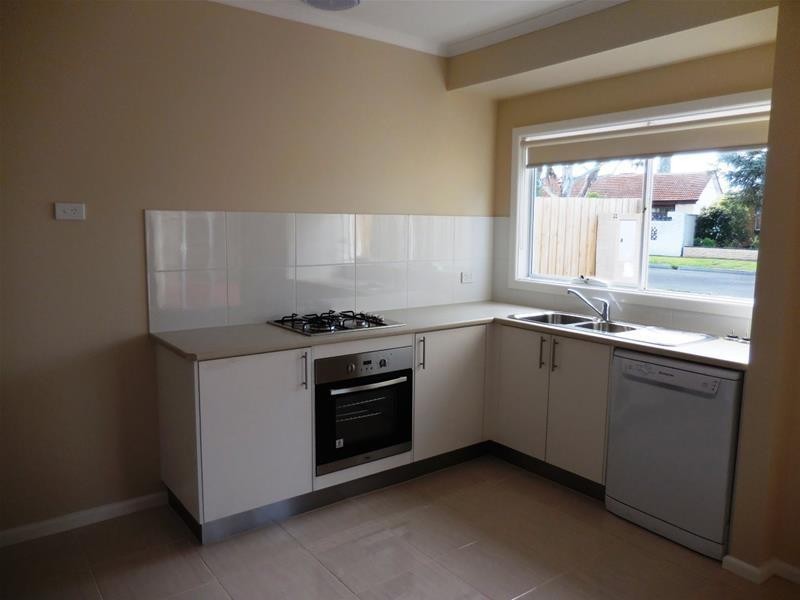 1/10 Kingswood Crescent, Noble Park North VIC 3174