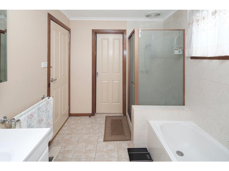 6 Currie Avenue, Endeavour Hills VIC 3802