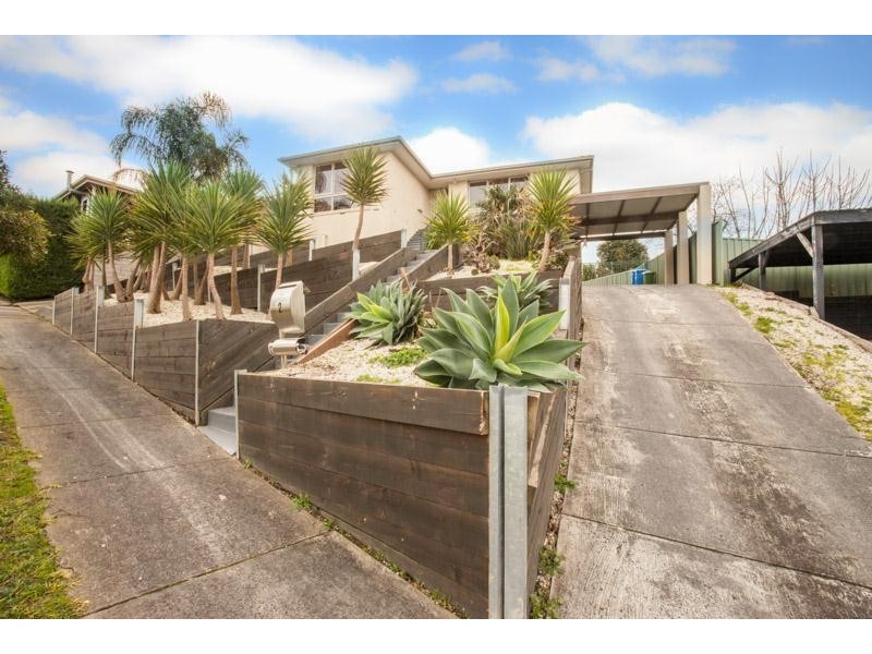 2 Oxley Way, Endeavour Hills VIC 3802