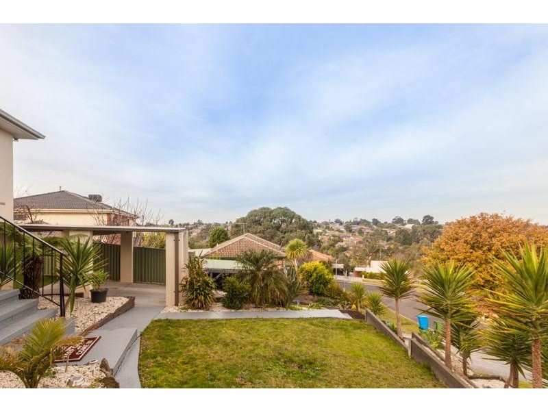 2 Oxley Way, Endeavour Hills VIC 3802