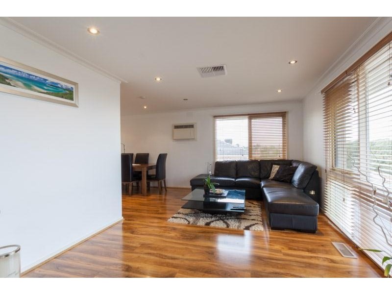 2 Oxley Way, Endeavour Hills VIC 3802