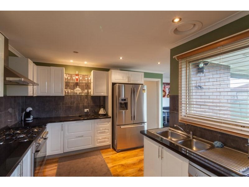 2 Oxley Way, Endeavour Hills VIC 3802