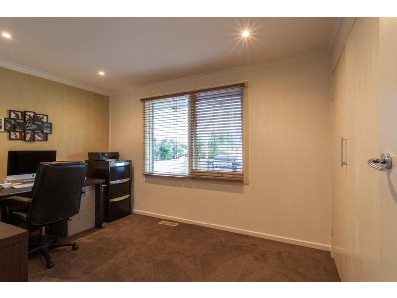 2 Oxley Way, Endeavour Hills VIC 3802