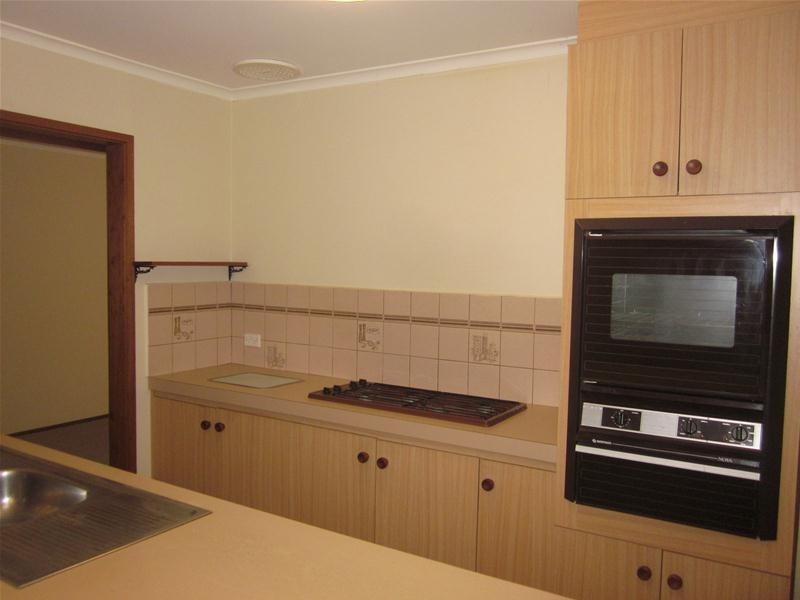 2 Corran Court, Endeavour Hills VIC 3802