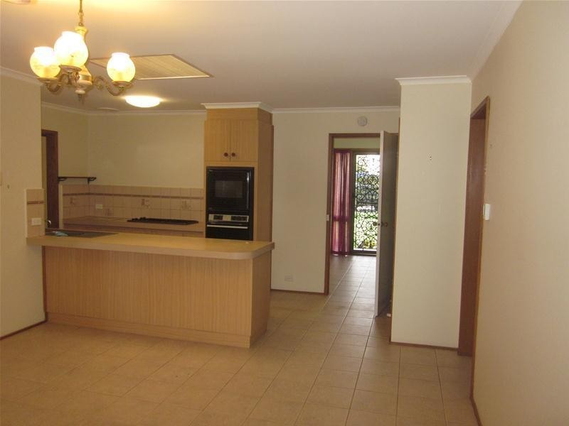 2 Corran Court, Endeavour Hills VIC 3802