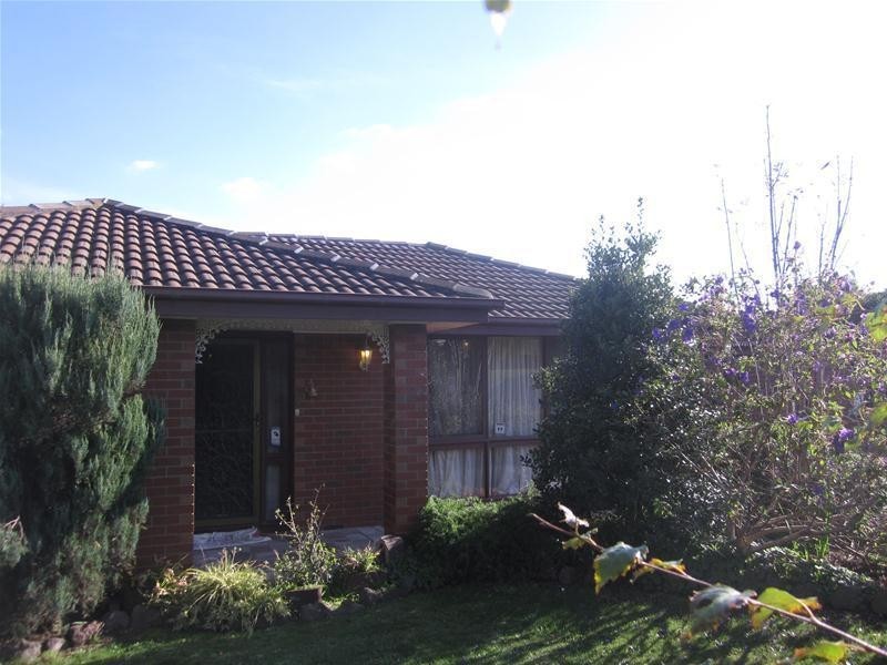 2 Corran Court, Endeavour Hills VIC 3802