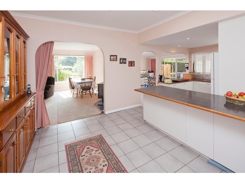22 Churchill Park Drive, Lysterfield South VIC 3156
