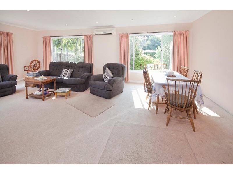 22 Churchill Park Drive, Lysterfield South VIC 3156