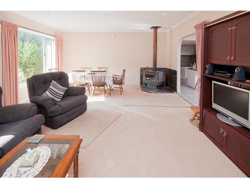 22 Churchill Park Drive, Lysterfield South VIC 3156