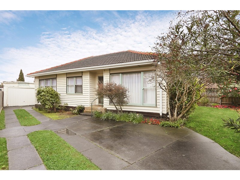8 Lee Avenue, Springvale VIC 3171