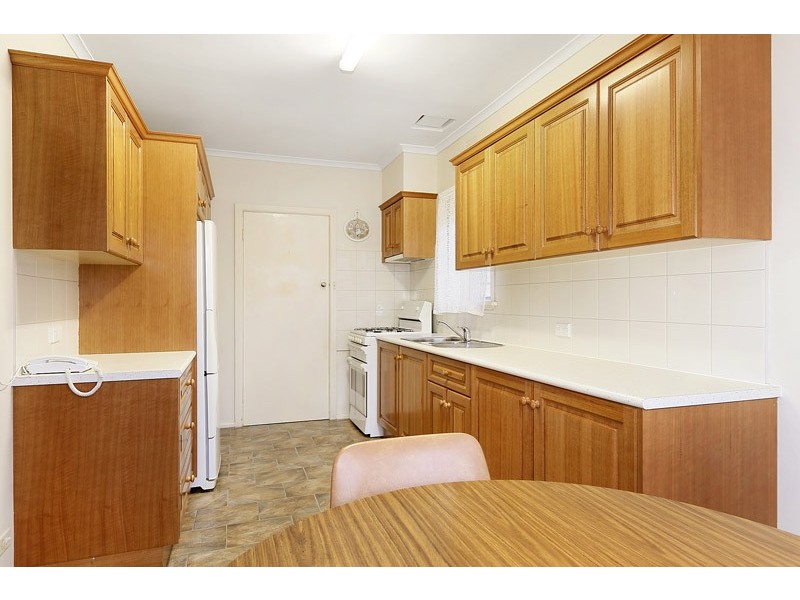 8 Lee Avenue, Springvale VIC 3171