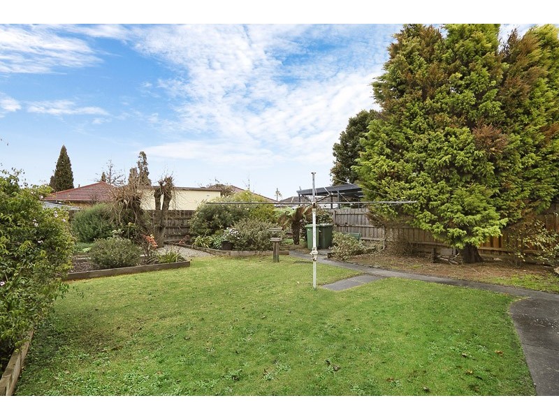 8 Lee Avenue, Springvale VIC 3171