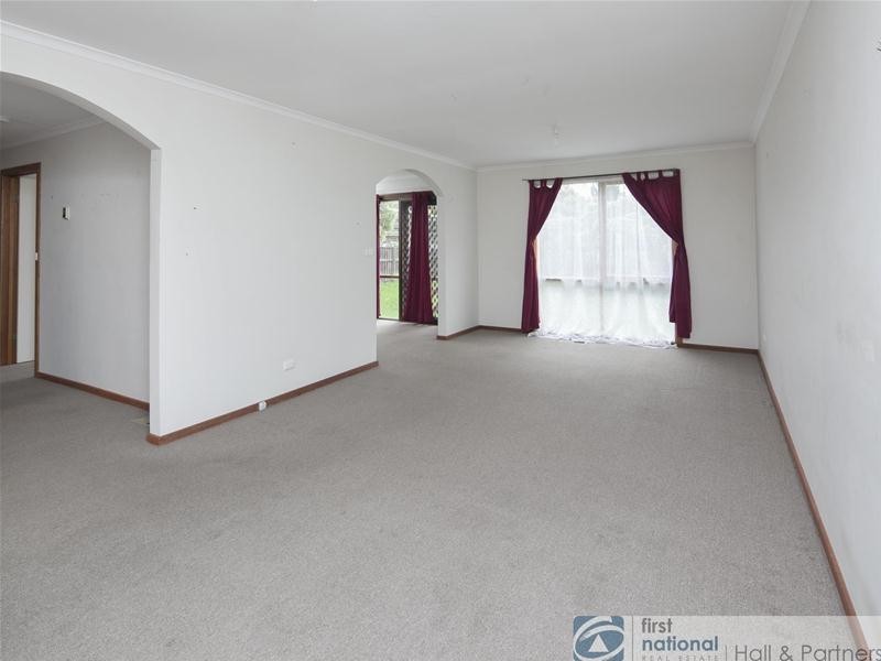 13 Denton Drive, Endeavour Hills VIC 3802