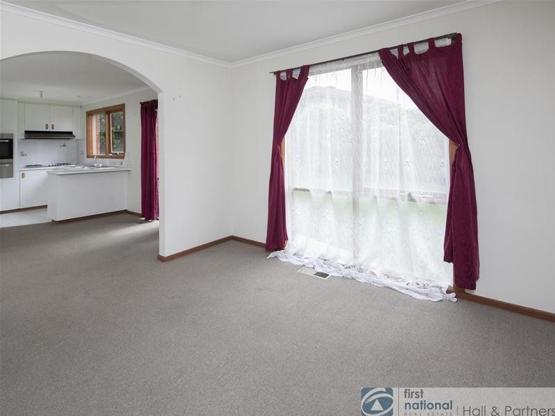 13 Denton Drive, Endeavour Hills VIC 3802