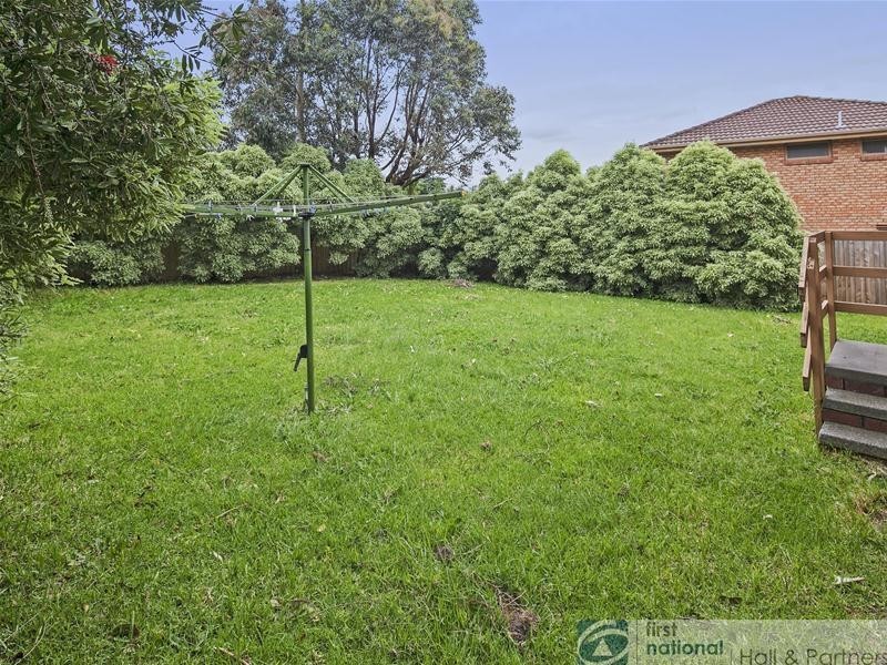 13 Denton Drive, Endeavour Hills VIC 3802