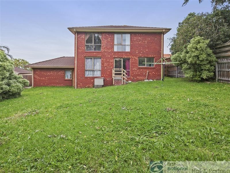 13 Denton Drive, Endeavour Hills VIC 3802