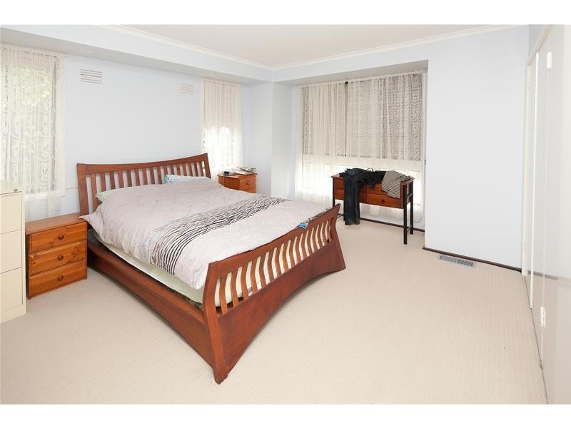 17 Dozey Place, Endeavour Hills VIC 3802