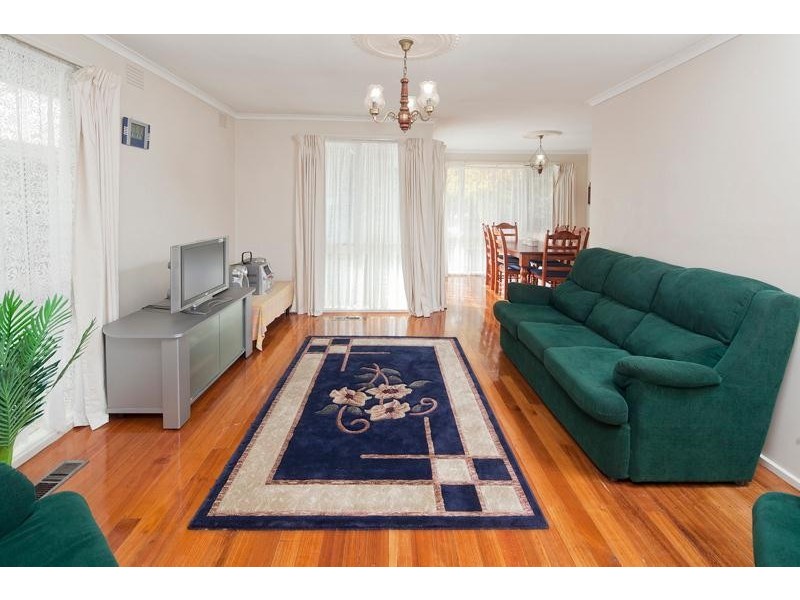 82 James Cook Drive, Endeavour Hills VIC 3802