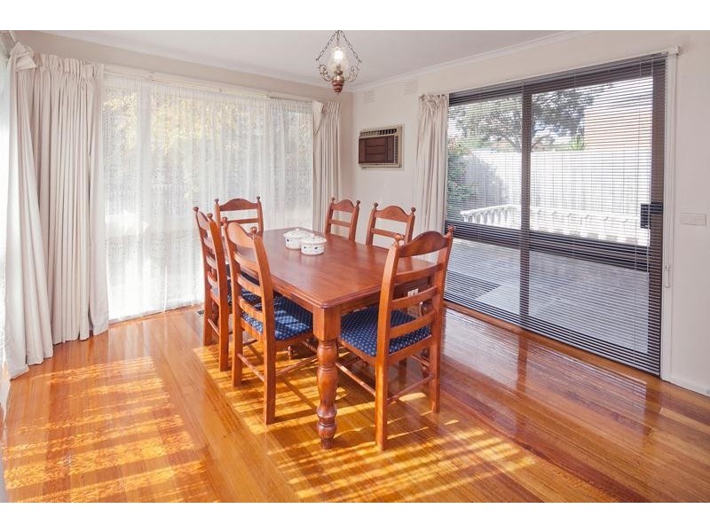 82 James Cook Drive, Endeavour Hills VIC 3802