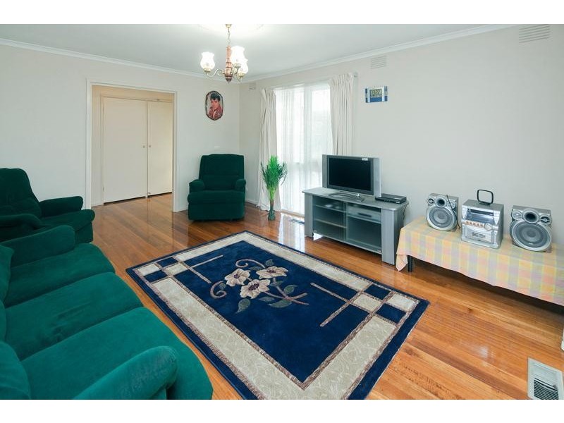 82 James Cook Drive, Endeavour Hills VIC 3802