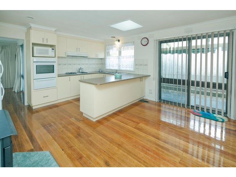 82 James Cook Drive, Endeavour Hills VIC 3802