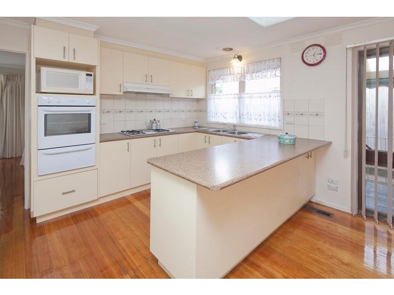 82 James Cook Drive, Endeavour Hills VIC 3802